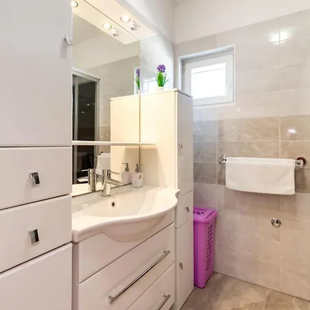 2 Bedroom Cozy In *