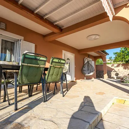 בית נופש 2 Bedroom Cozy In