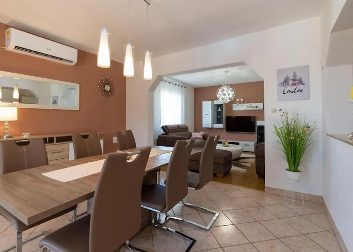 Vakantiehuis With Sea View Xiii *